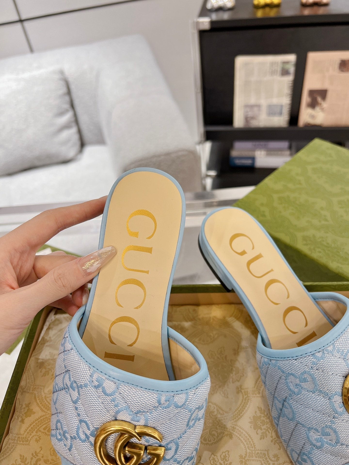 GUCCI EXCLUSIVE SLIDE SANDAL SKY FABRIC