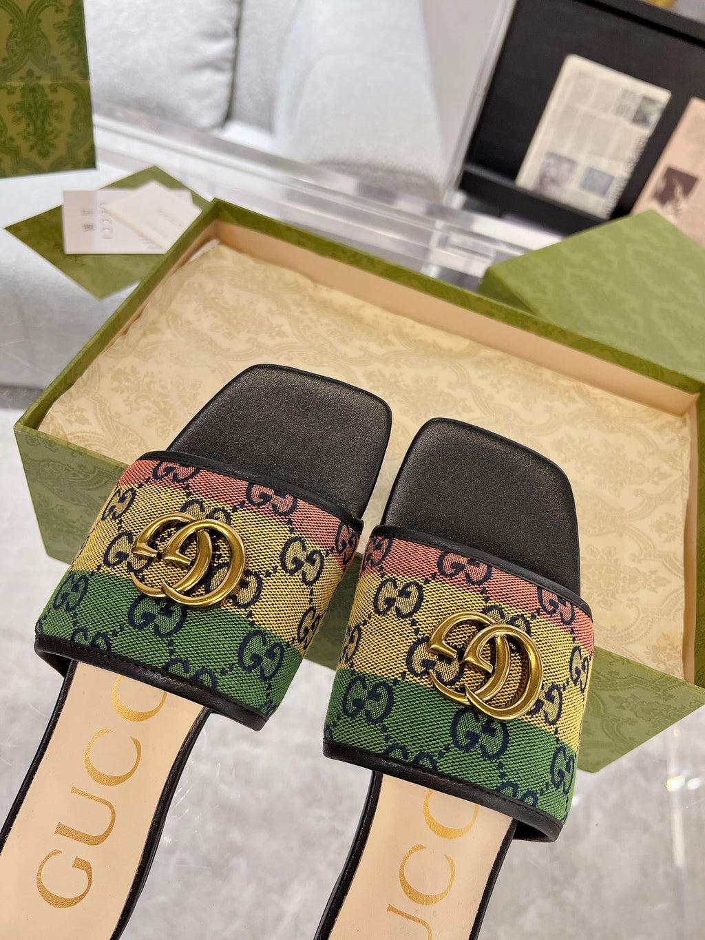 GUCCI EXCLUSIVE SLIDE SANDAL BLACK AND CREAM FABRIC
