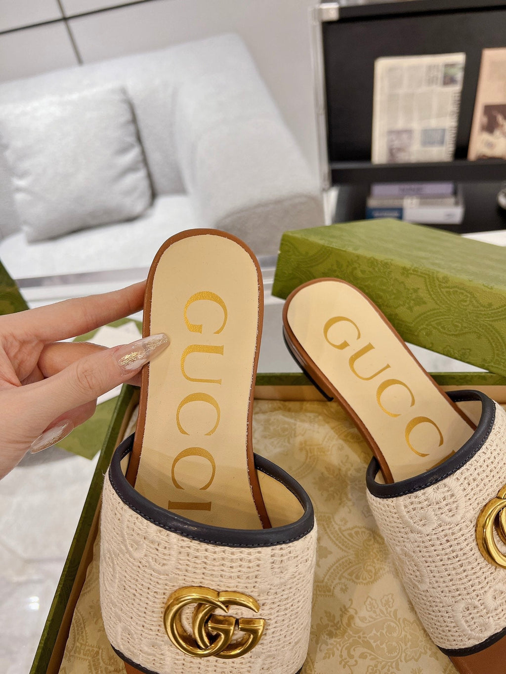 GUCCI EXCLUSIVE SLIDE SANDAL CARAMEL AND CREAM SEDGE