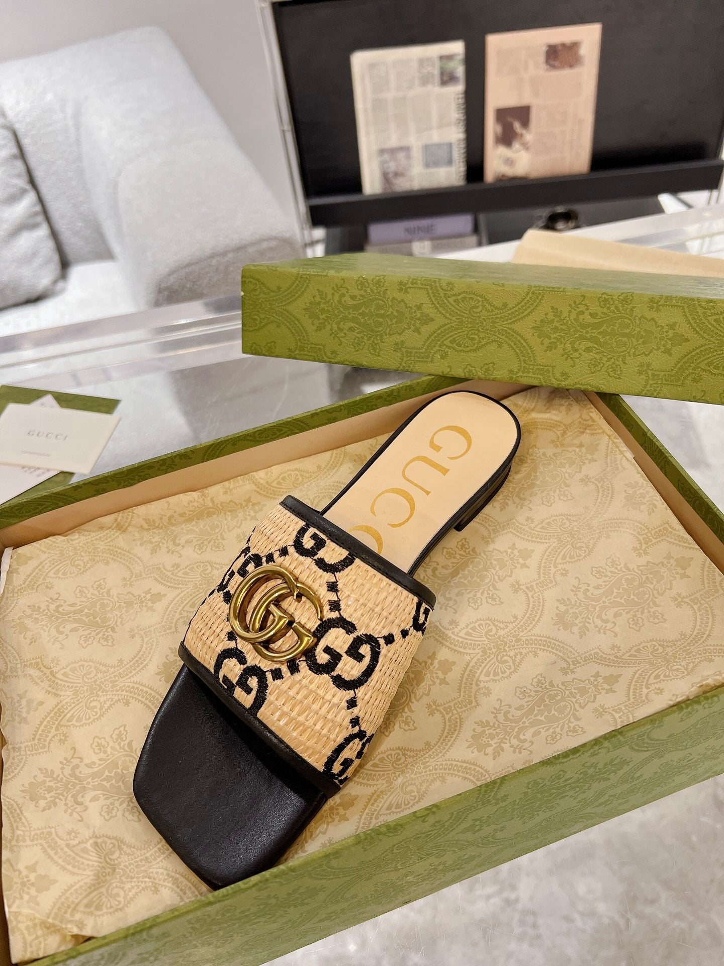 GUCCI EXCLUSIVE SLIDE SANDAL BLACK AND CREAM SEDGE