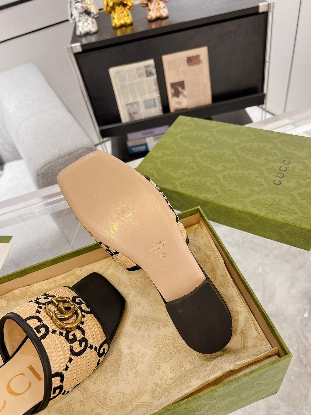 GUCCI EXCLUSIVE SLIDE SANDAL BLACK AND CREAM SEDGE