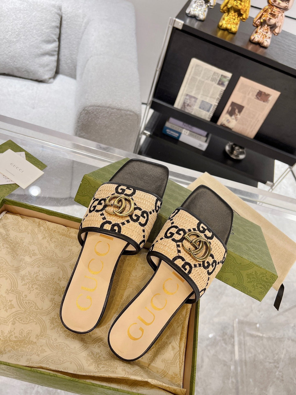 GUCCI EXCLUSIVE SLIDE SANDAL BLACK AND CREAM SEDGE