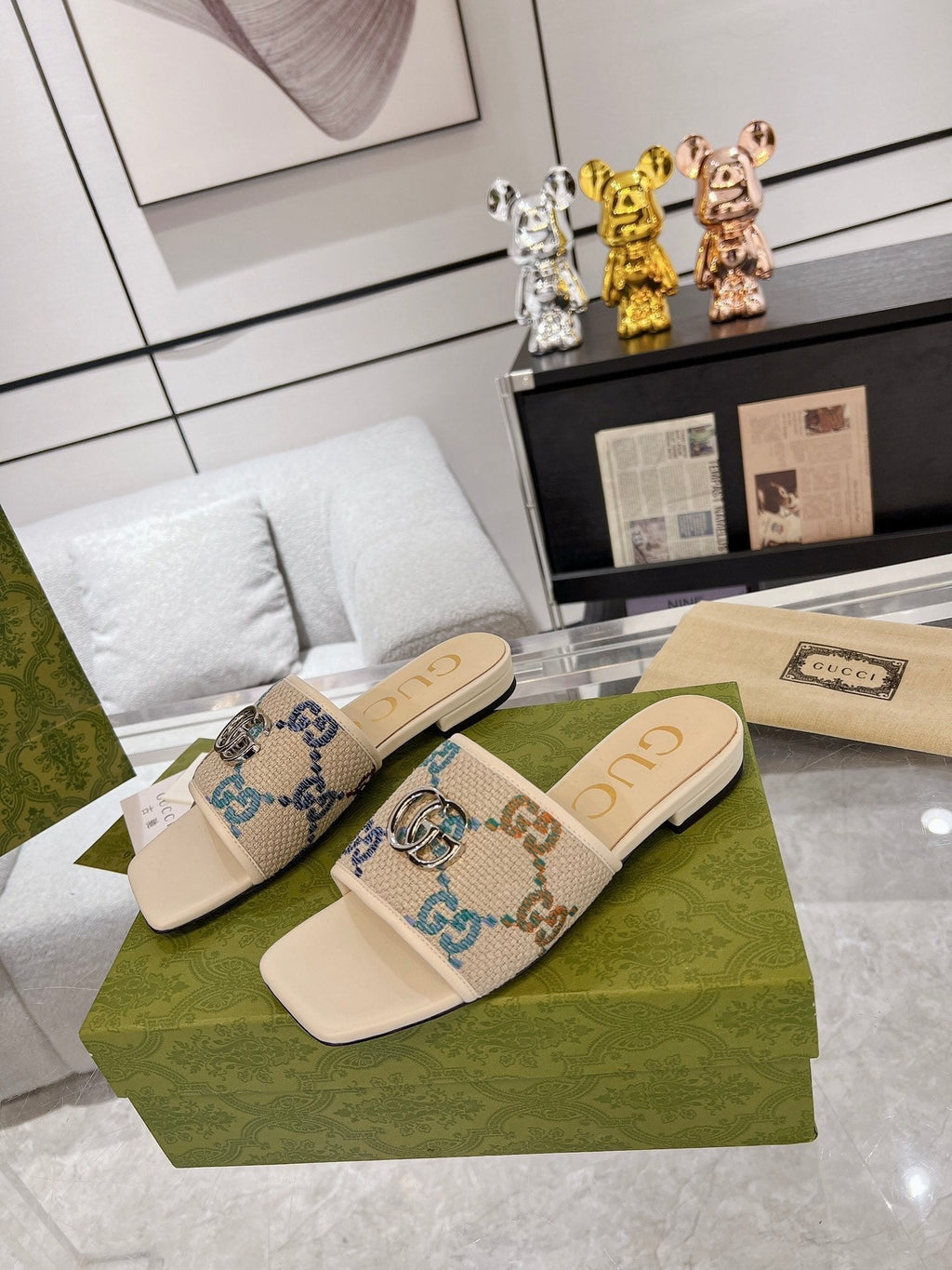 GUCCI EXCLUSIVE SLIDE SANDAL IVORY SEDGE WITH NAVY PATTERN