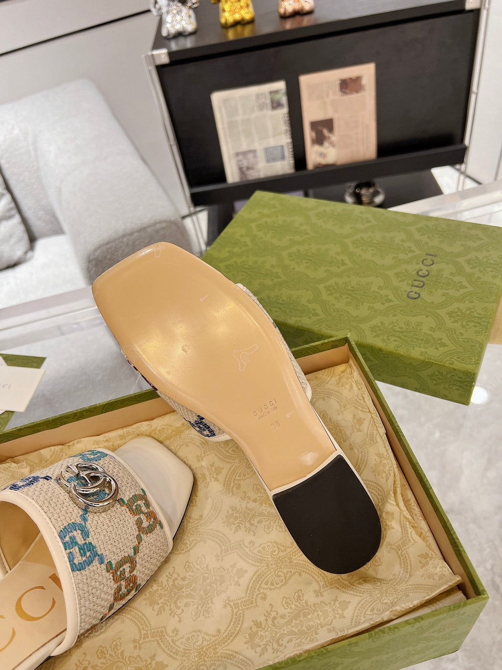 GUCCI EXCLUSIVE SLIDE SANDAL IVORY SEDGE WITH NAVY PATTERN