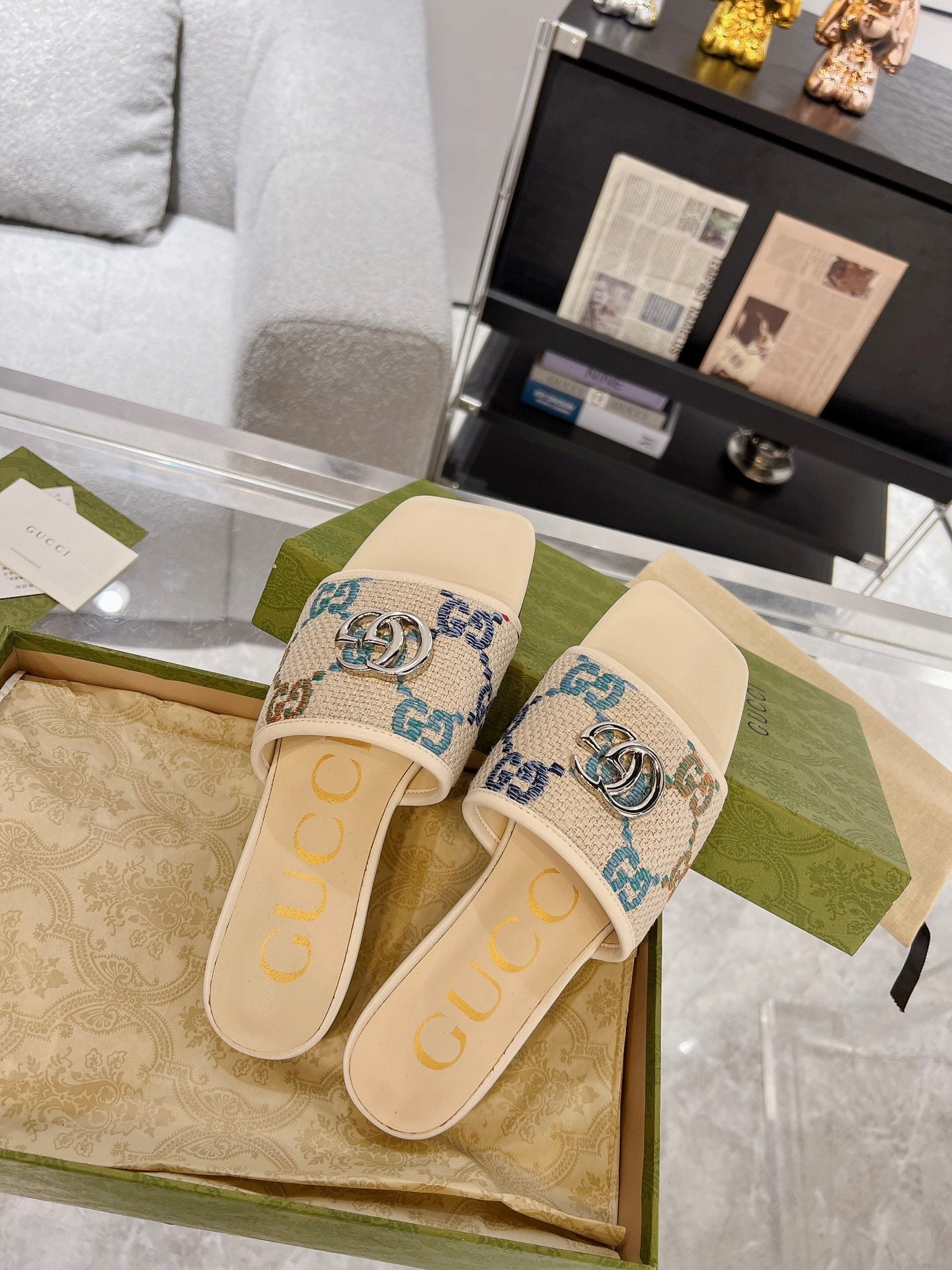 GUCCI EXCLUSIVE SLIDE SANDAL IVORY SEDGE WITH NAVY PATTERN