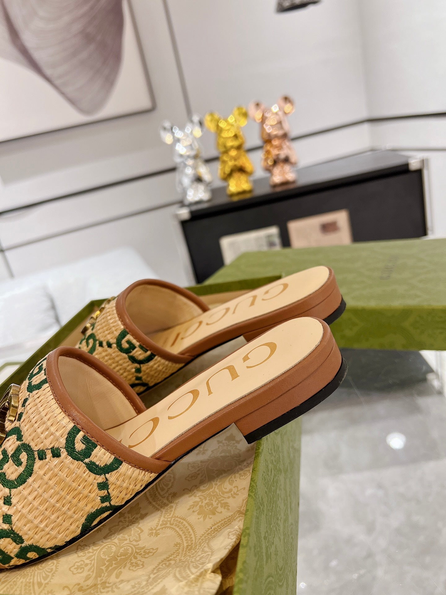 GUCCI EXCLUSIVE SLIDE SANDAL CARAMEL SEDGE