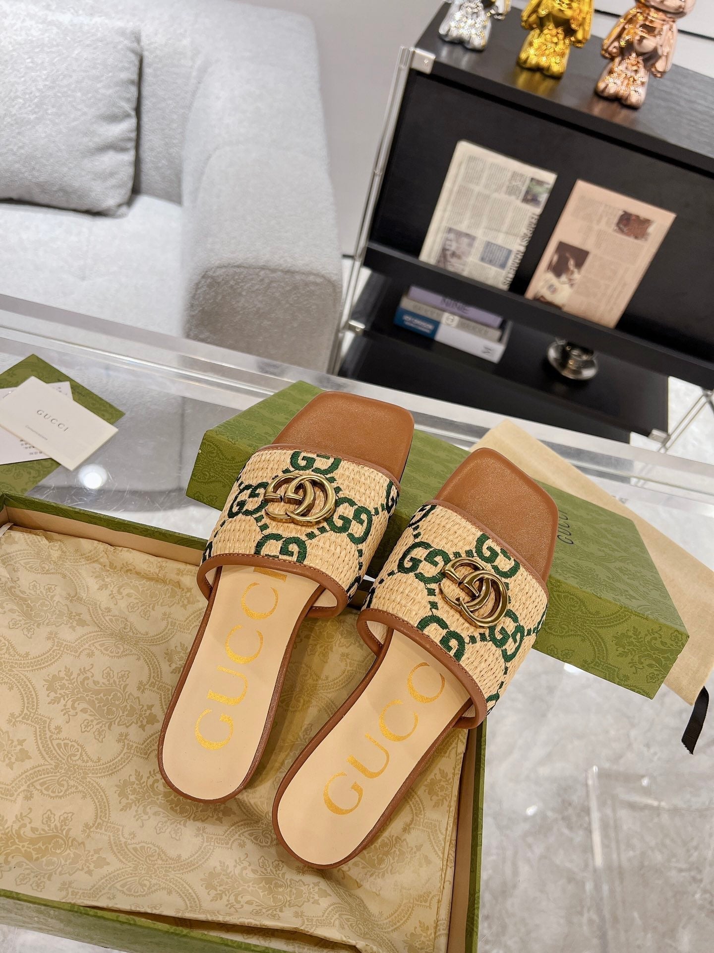GUCCI EXCLUSIVE SLIDE SANDAL CARAMEL SEDGE