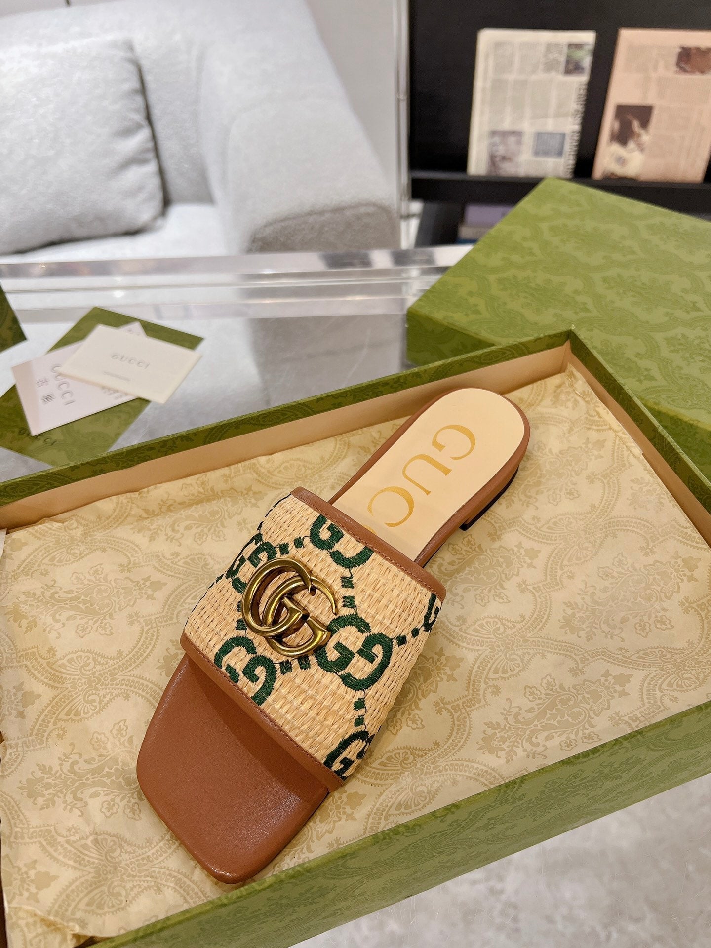 GUCCI EXCLUSIVE SLIDE SANDAL CARAMEL SEDGE