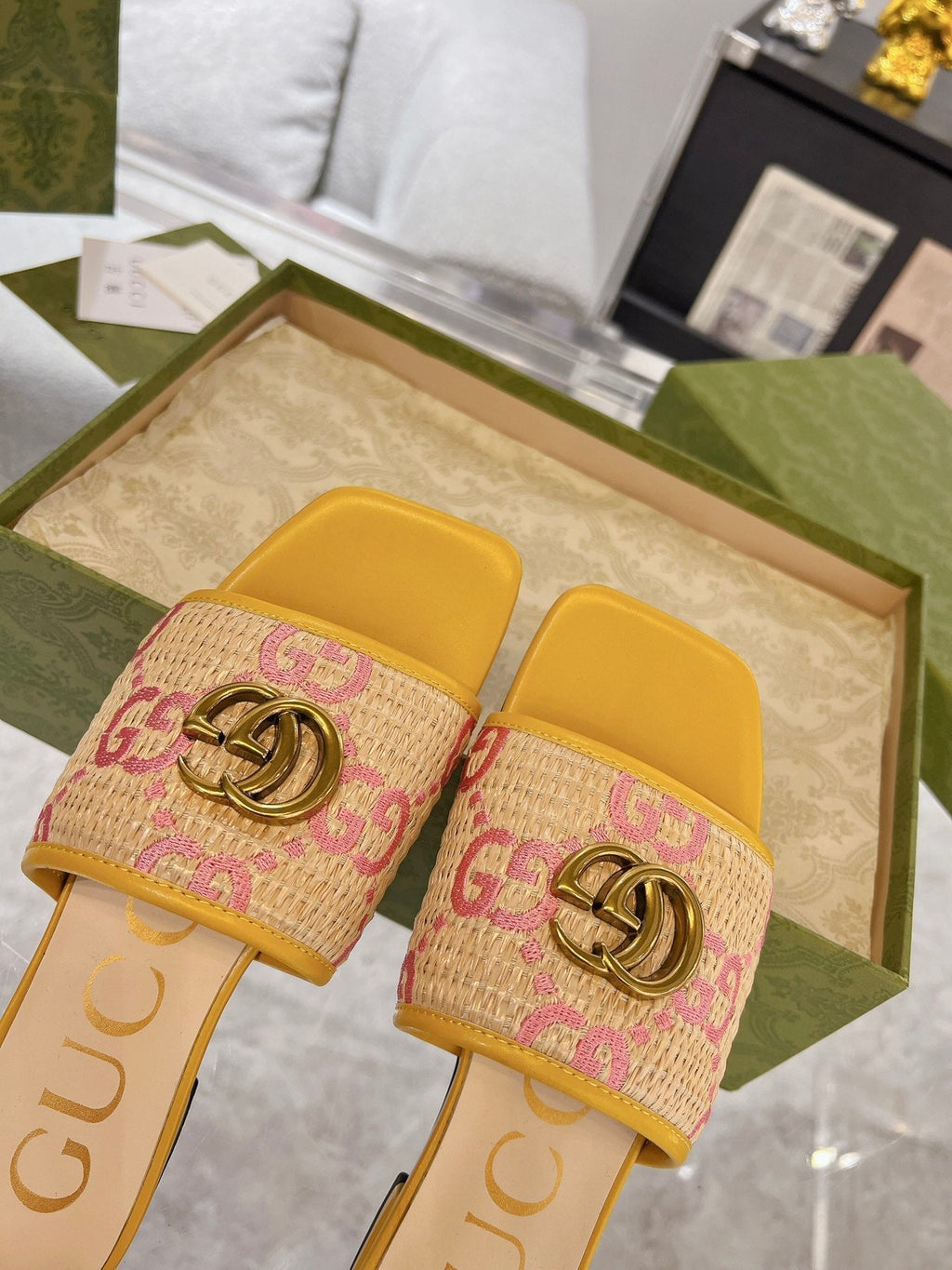 GUCCI EXCLUSIVE SLIDE SANDAL AMBER SEDGE
