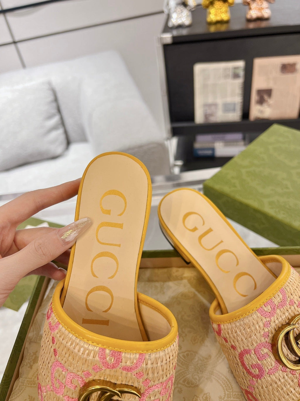 GUCCI EXCLUSIVE SLIDE SANDAL AMBER SEDGE