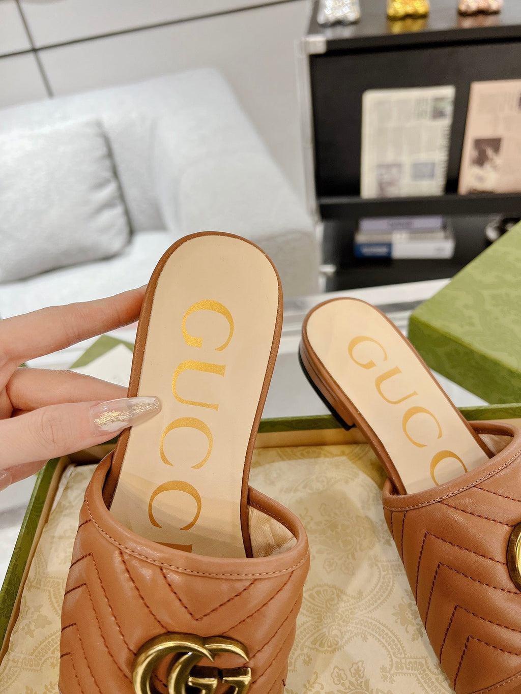 GUCCI EXCLUSIVE SLIDE SANDAL CARAMEL CALFSKIN