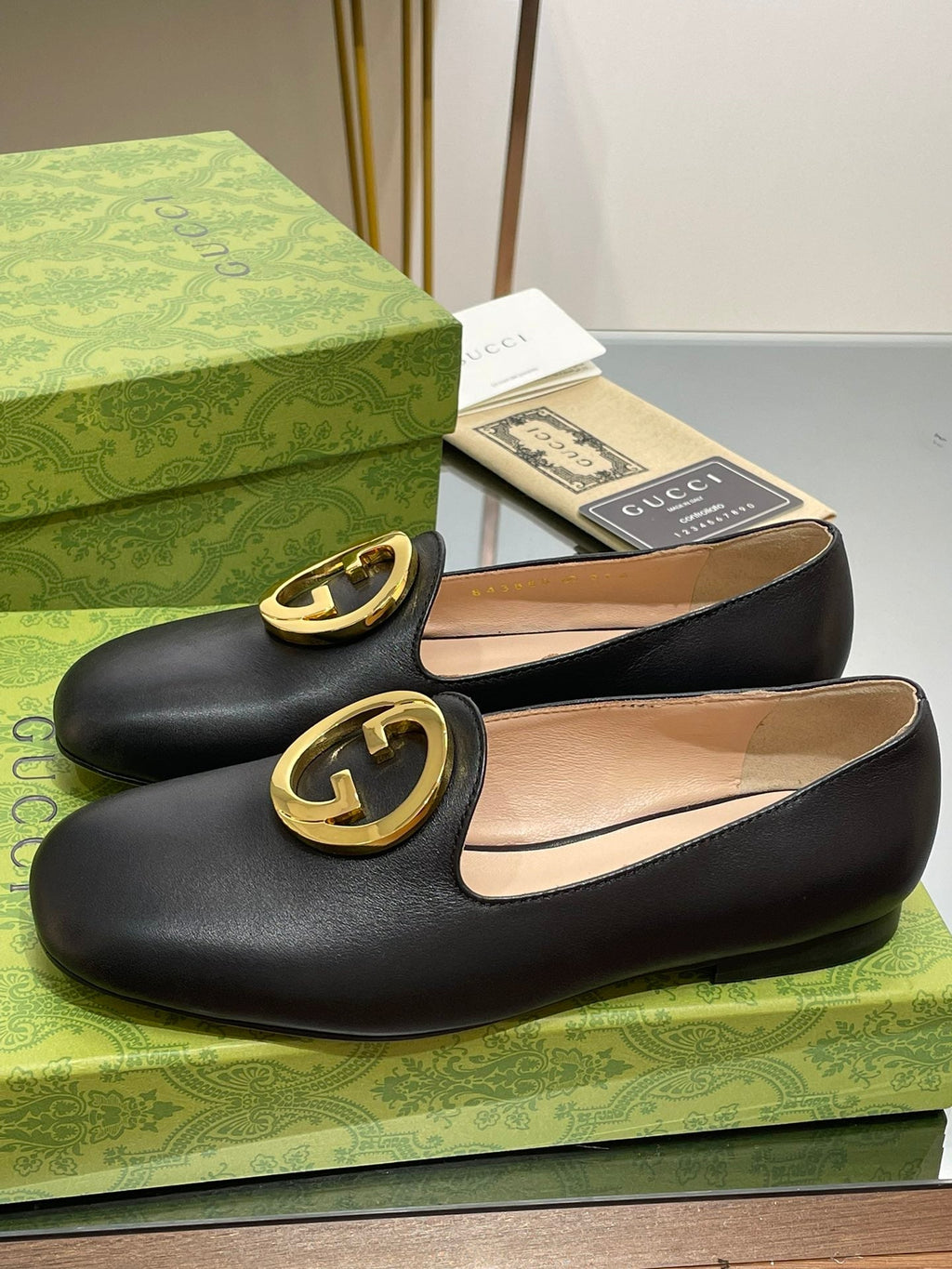 GUCCI BLONDIE LOGO-PLAQUE LOAFERS IN BLACK CALFSKIN WITH GOLD HARDWARE