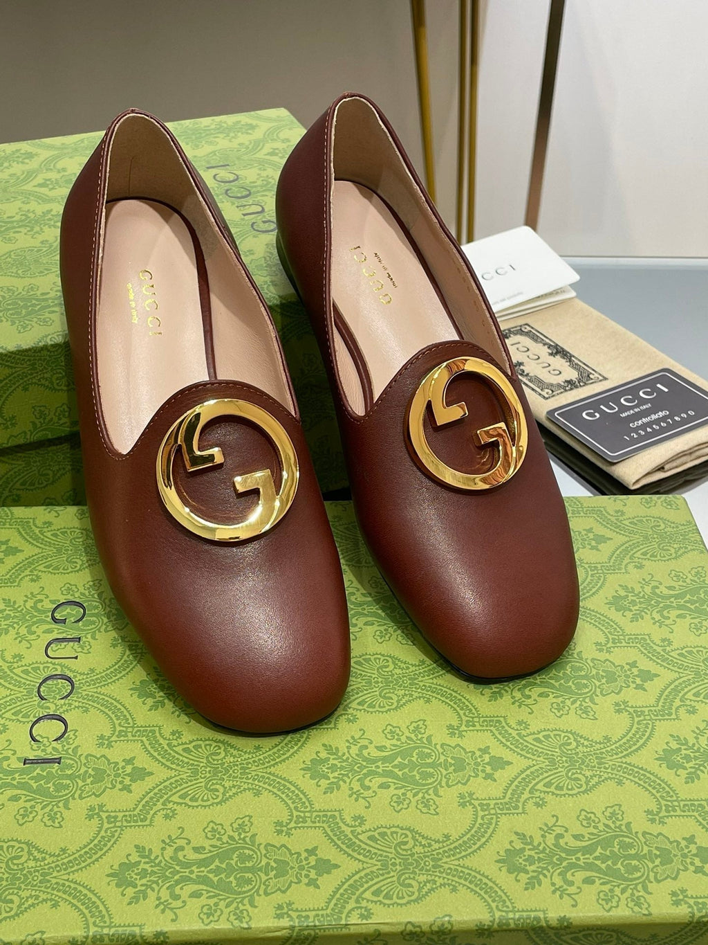 GUCCI BLONDIE LOGO-PLAQUE LOAFERS IN SYRUP BROWN CALFSKIN WITH GOLD HARDWARE