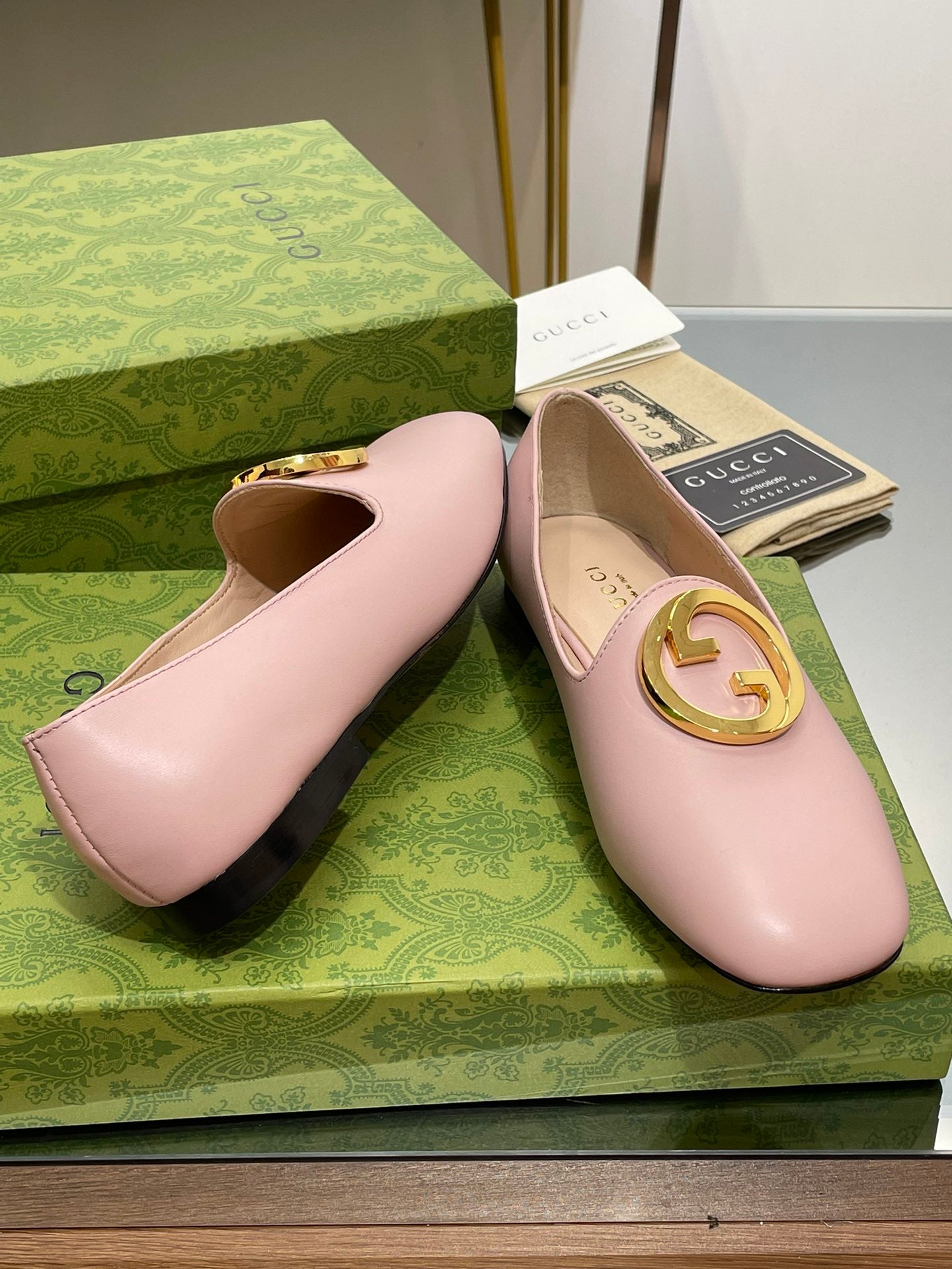 GUCCI BLONDIE LOGO-PLAQUE LOAFERS IN LIGHT PINK CALFSKIN WITH GOLD HARDWARE