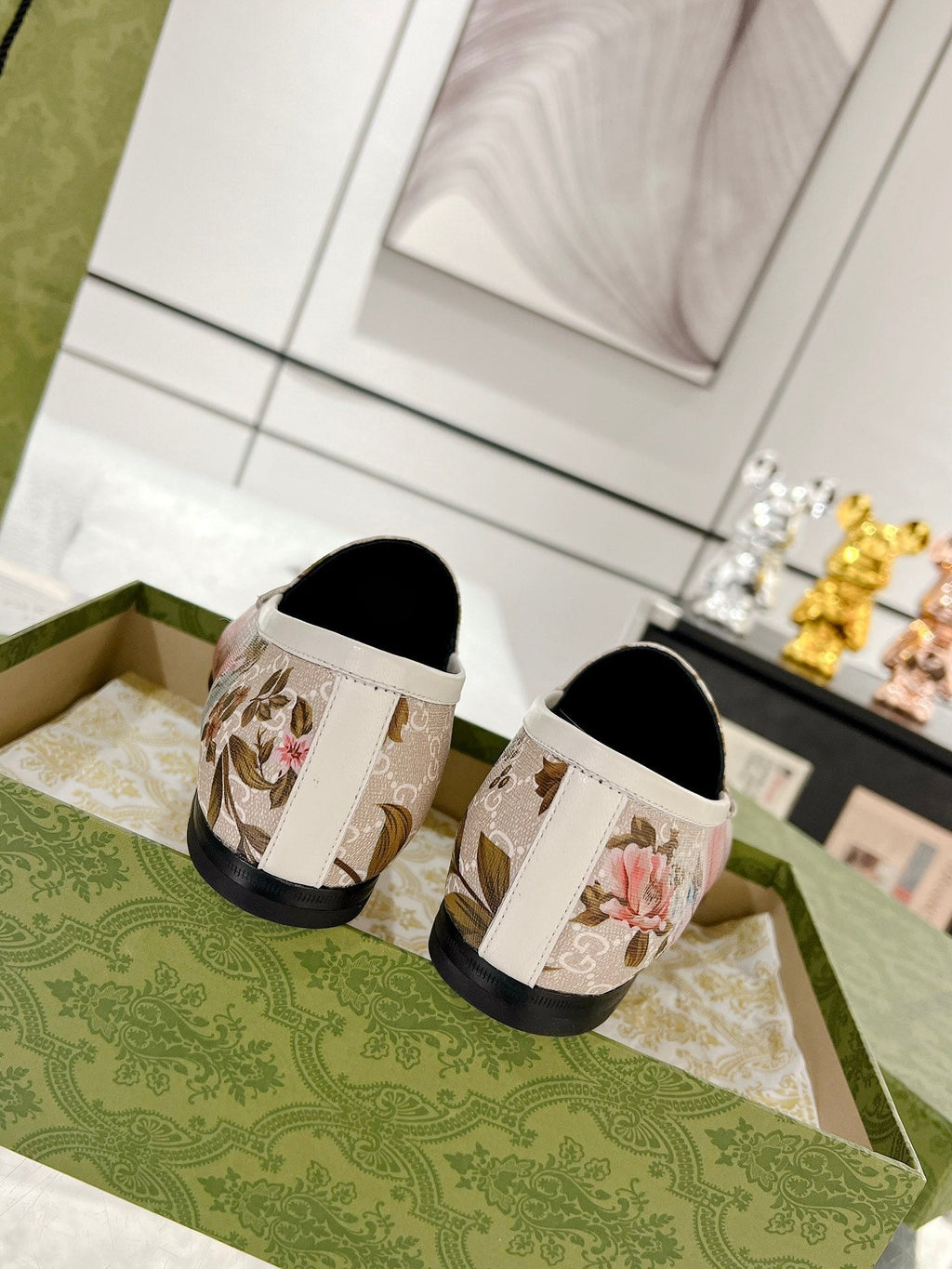 GUCCI HORSEBIT LOAFER WITH FLOWER PRINT IN LINEN BEIGE MONOGRAM JACQUARD FABRIC