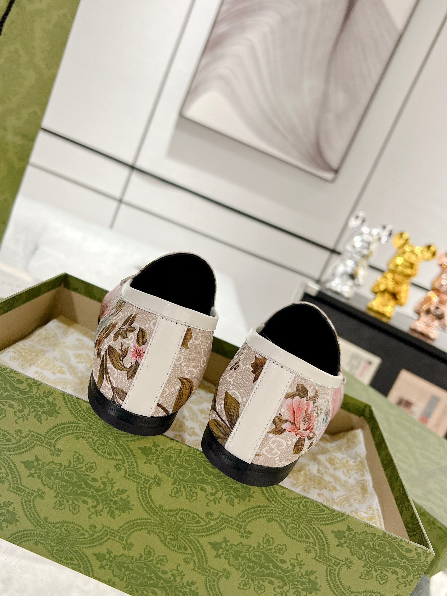 GUCCI HORSEBIT LOAFER WITH FLOWER PRINT IN LINEN BEIGE MONOGRAM JACQUARD FABRIC