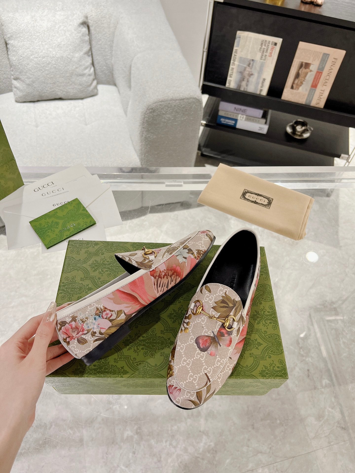 GUCCI HORSEBIT LOAFER WITH FLOWER PRINT IN LINEN BEIGE MONOGRAM JACQUARD FABRIC