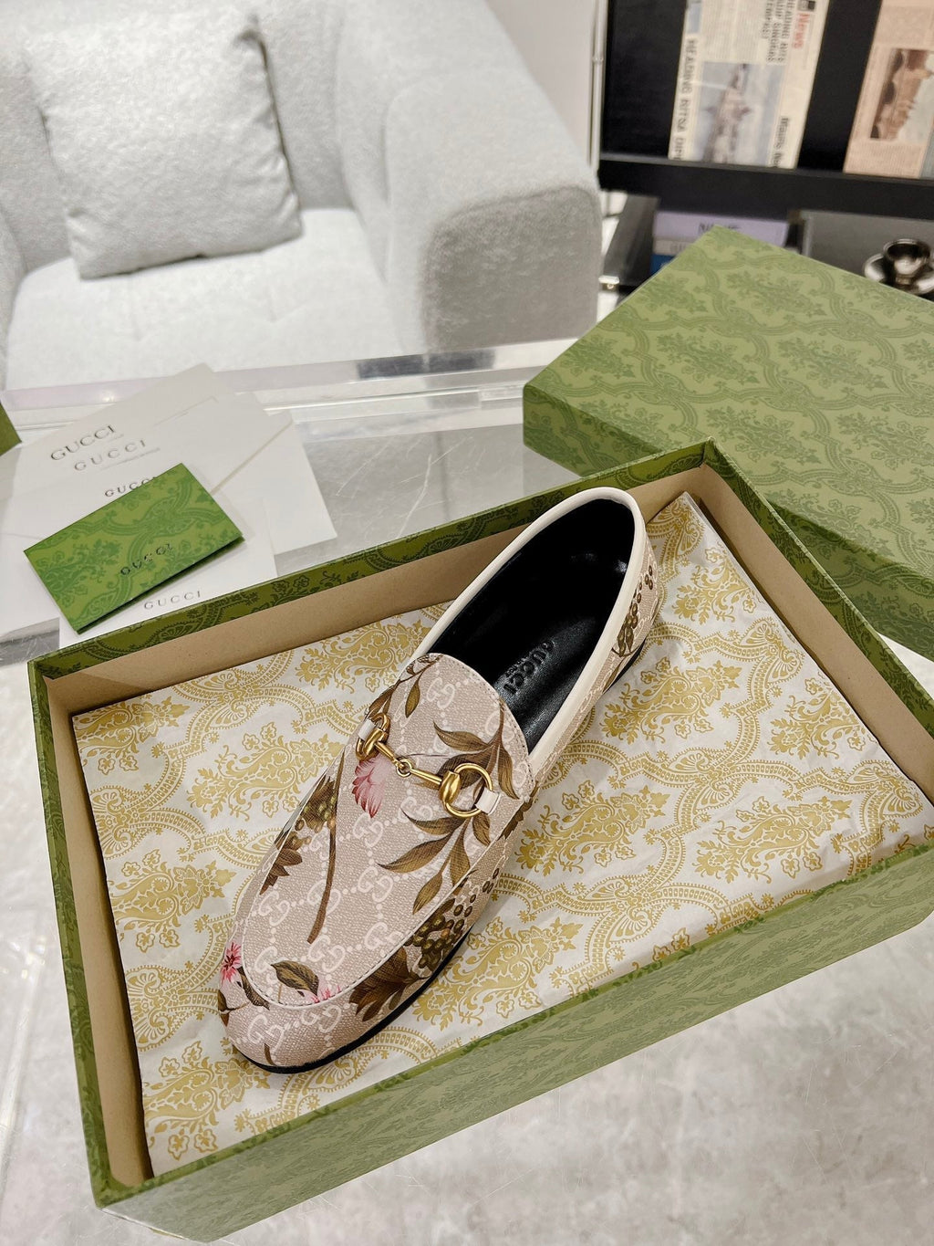 GUCCI HORSEBIT LOAFER WITH FLOWER PRINT IN LINEN BEIGE MONOGRAM JACQUARD FABRIC