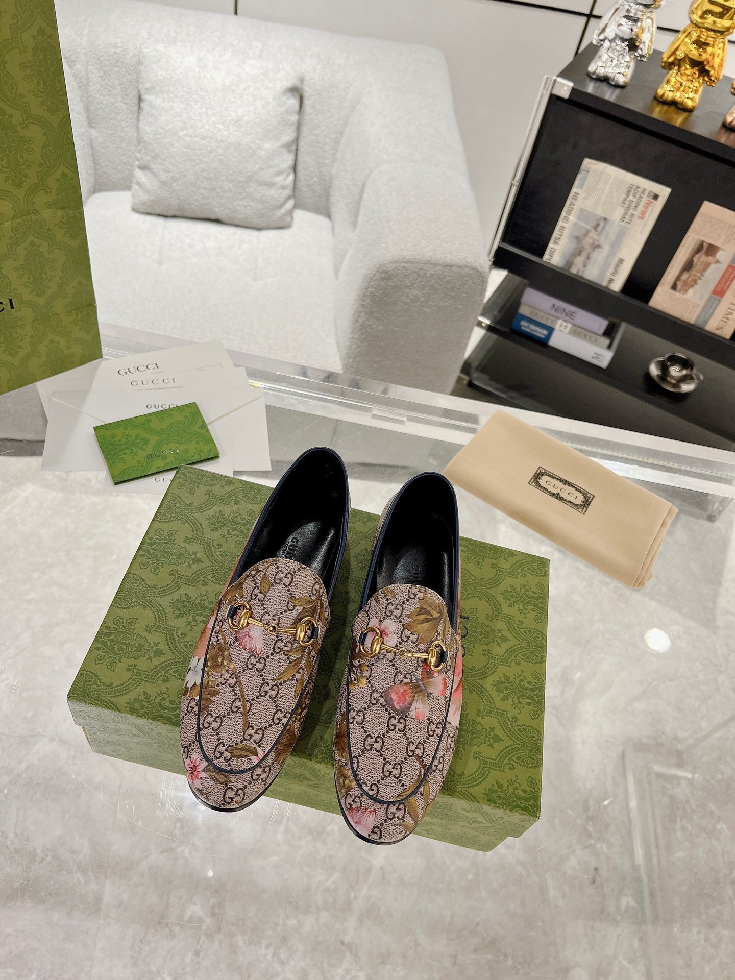 GUCCI HORSEBIT LOAFER WITH FLOWER PRINT IN DARK BEIGE MONOGRAM JACQUARD FABRIC
