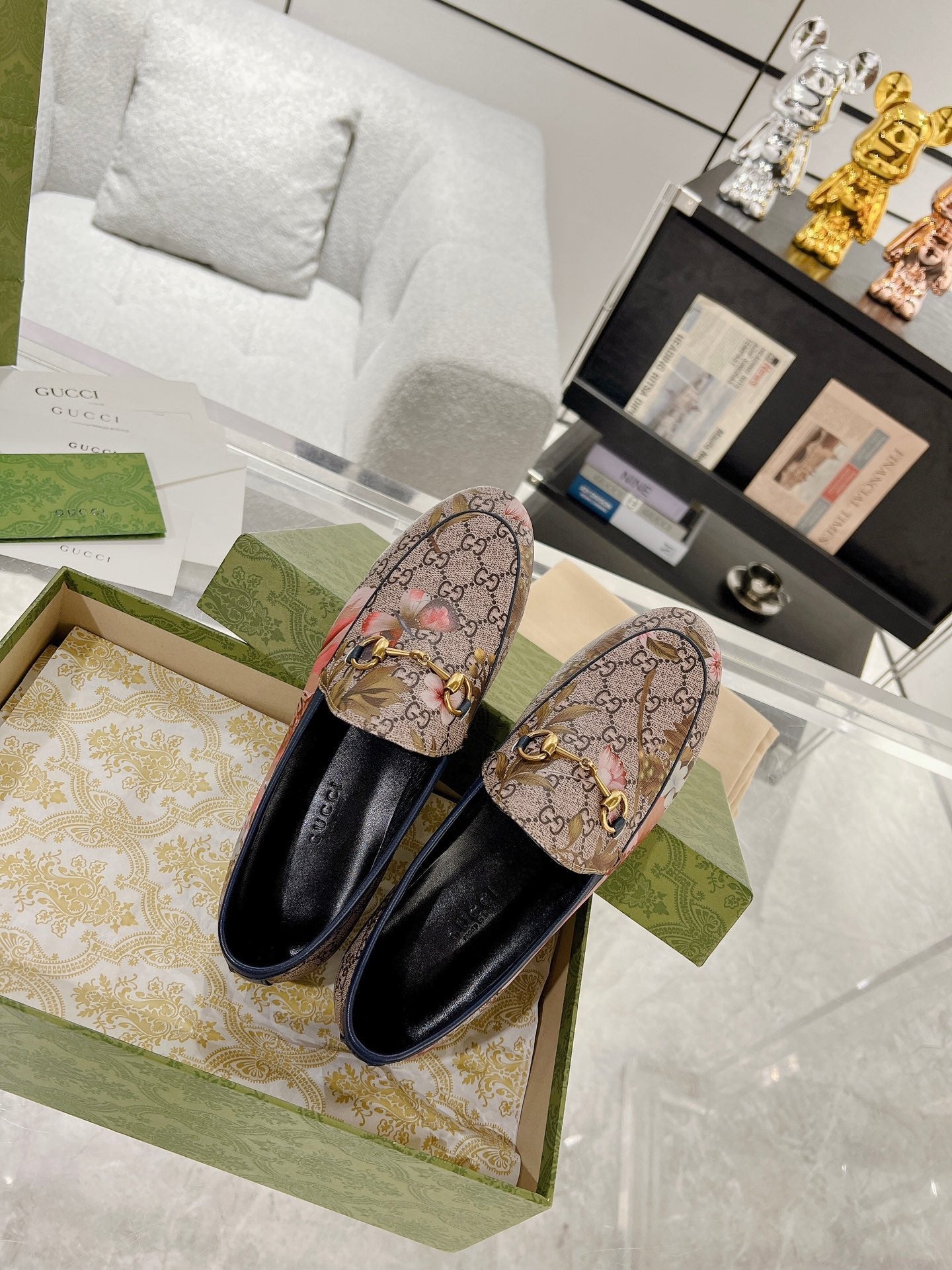 GUCCI HORSEBIT LOAFER WITH FLOWER PRINT IN DARK BEIGE MONOGRAM JACQUARD FABRIC