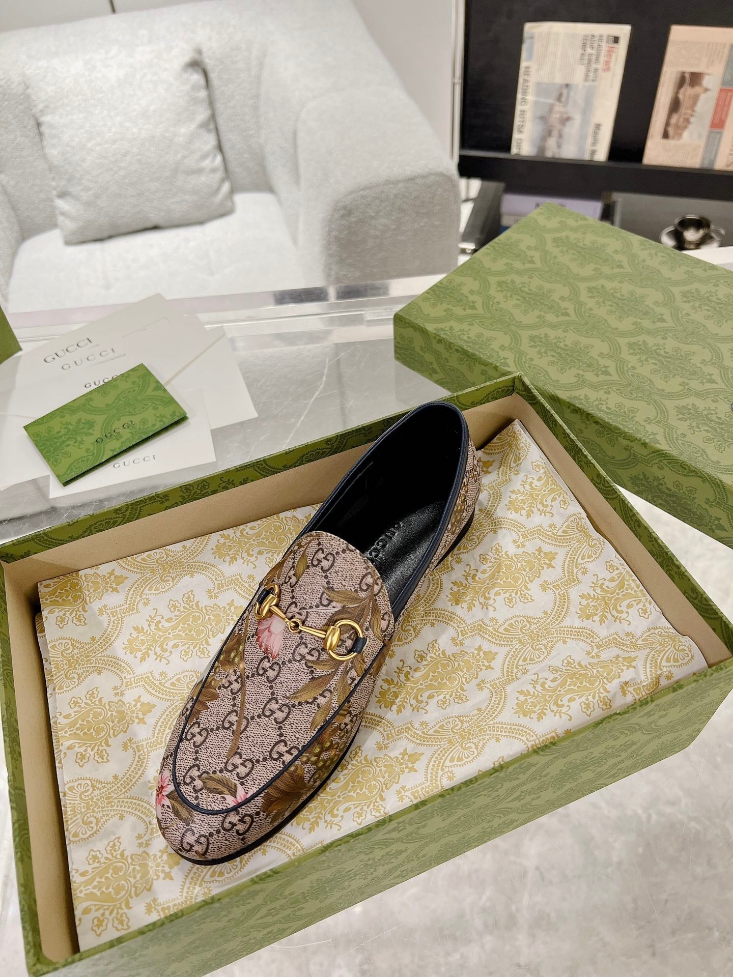 GUCCI HORSEBIT LOAFER WITH FLOWER PRINT IN DARK BEIGE MONOGRAM JACQUARD FABRIC