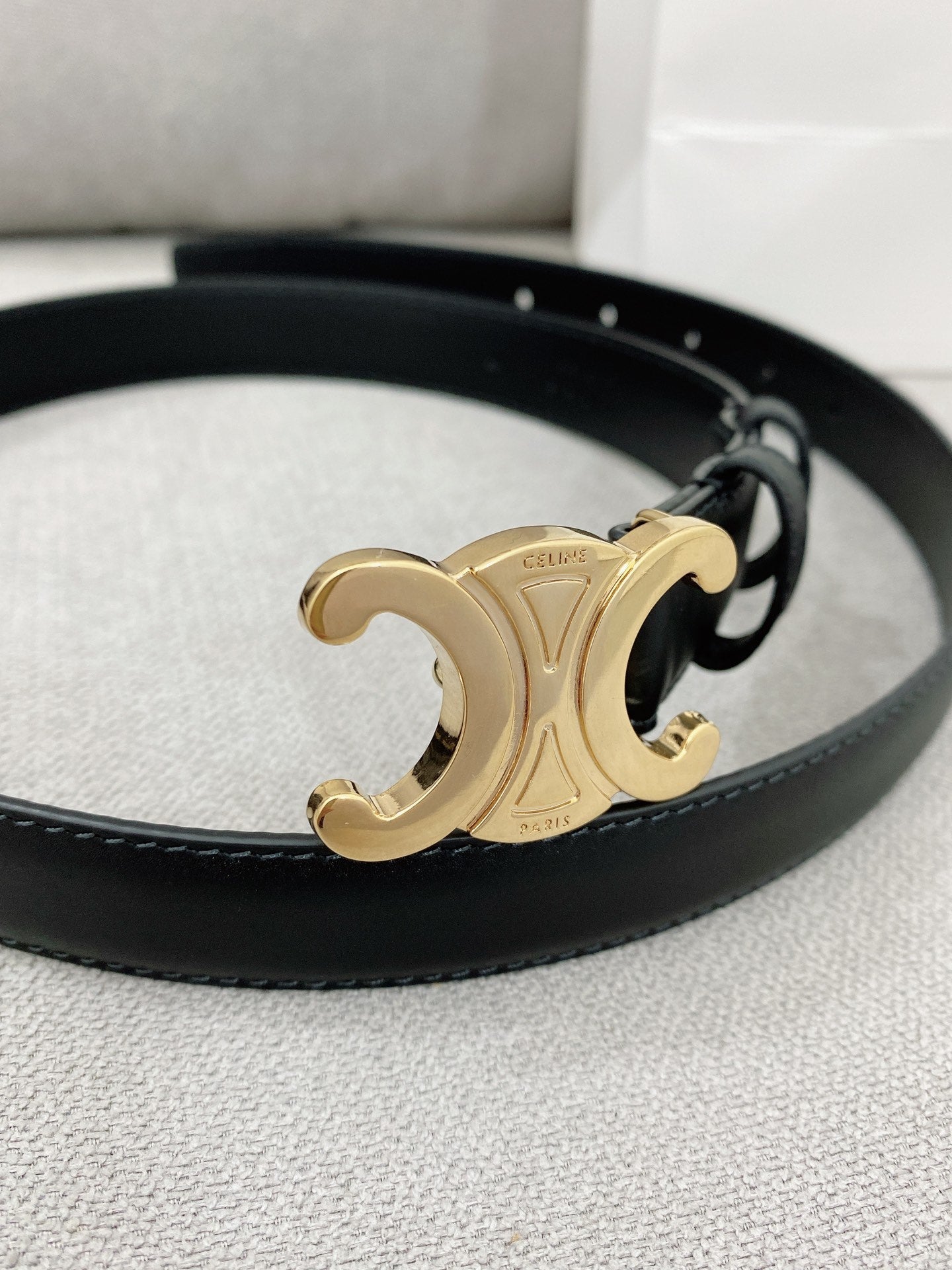 CELINE 25S TRIOMPHE BELT 25MM IN BLACK CALFSKIN GLOD HARDWARE 580679
