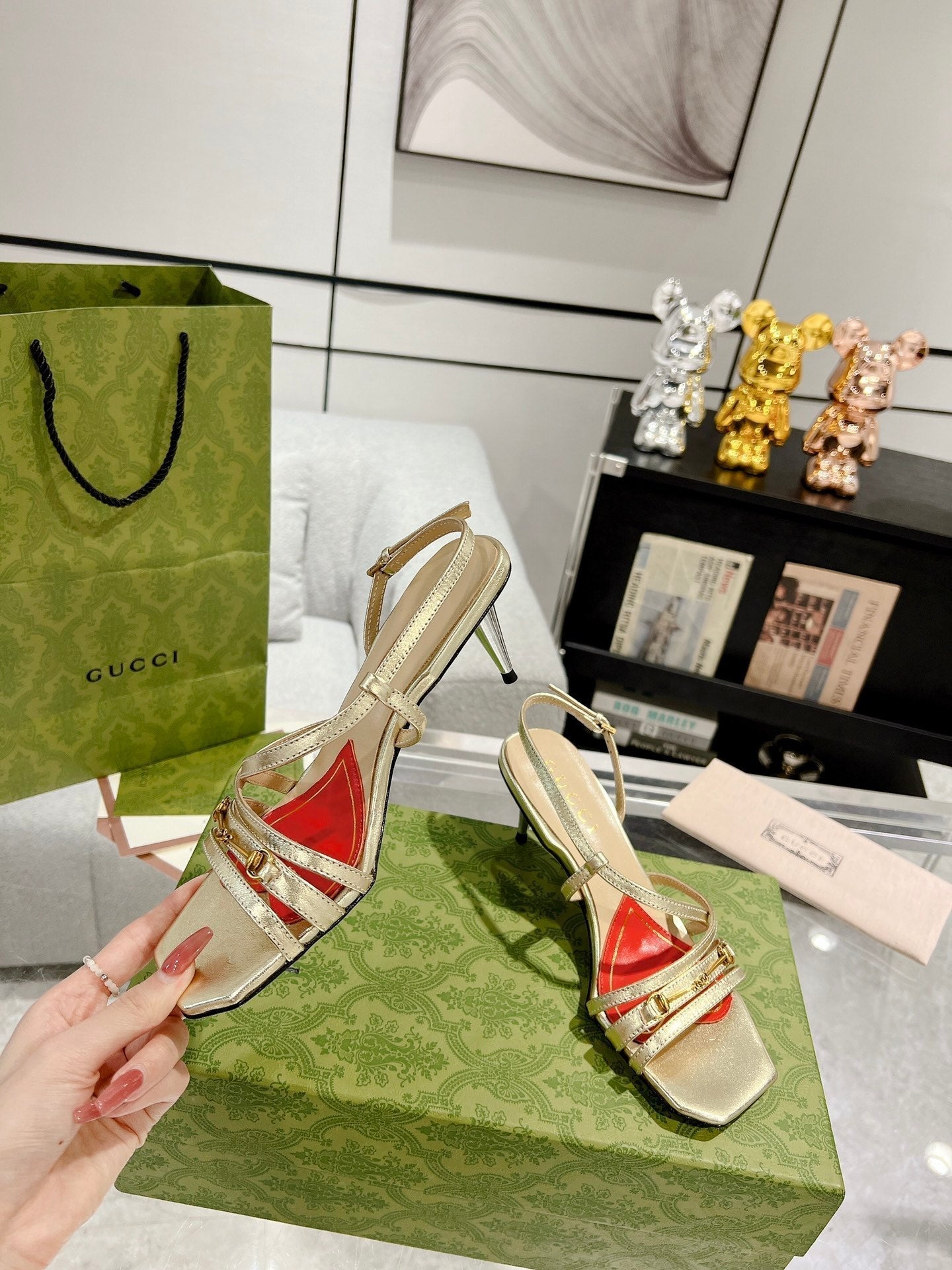 GUCCI CLASSIC STRAPPY HEEL SANDAL METALLIC GOLD CALFSKIN