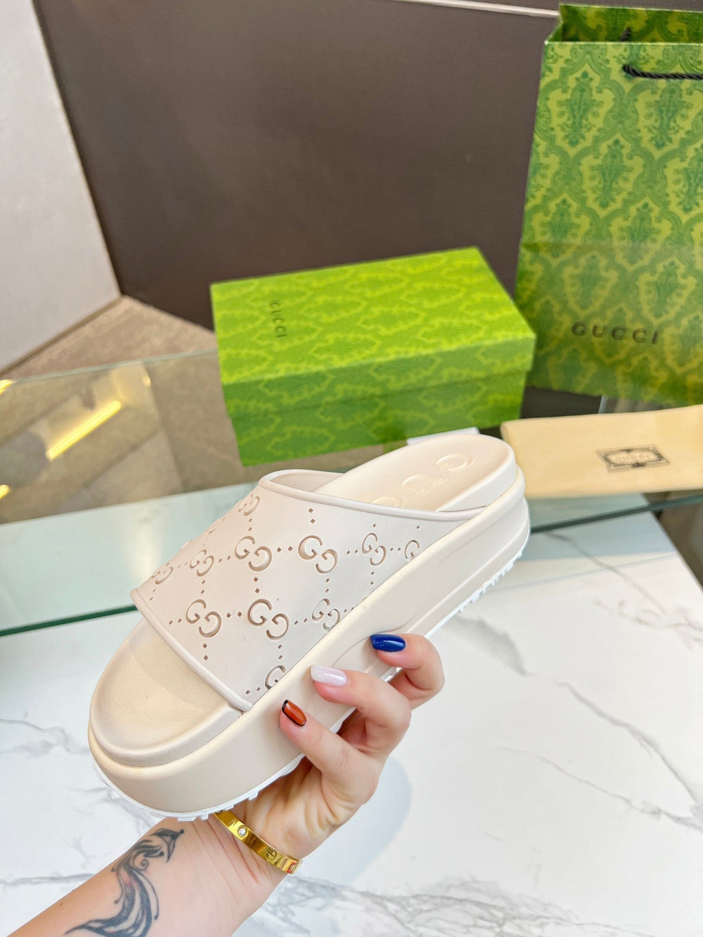 GUCCI PLATFORM SANDALS IN WHITE CREAM MONOGRAM IMPORTED TPU