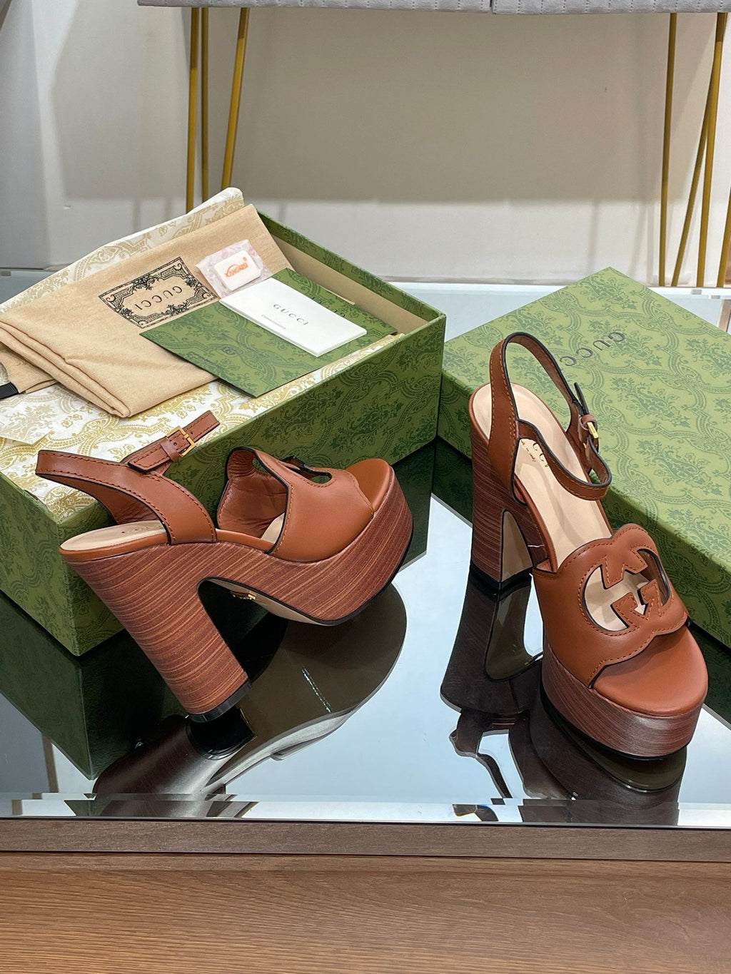 GUCCI 120 INTERLOCKING G SANDAL CARAMEL CALFSKIN