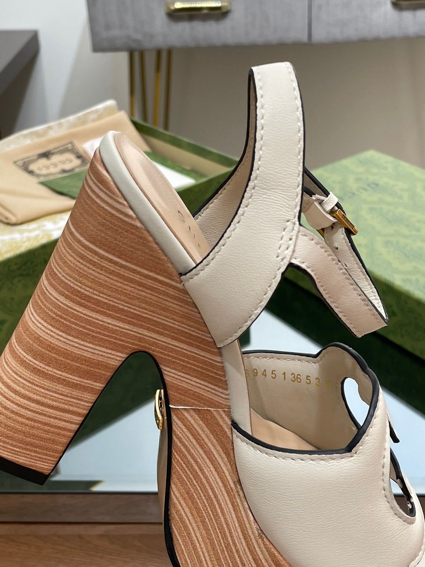 GUCCI 120 INTERLOCKING G SANDAL WHITE CALFSKIN