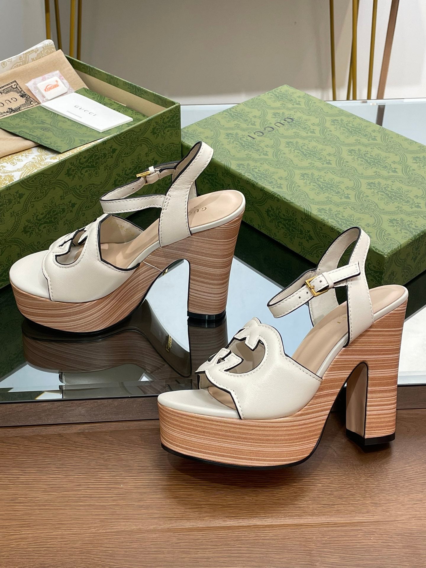 GUCCI 120 INTERLOCKING G SANDAL WHITE CALFSKIN