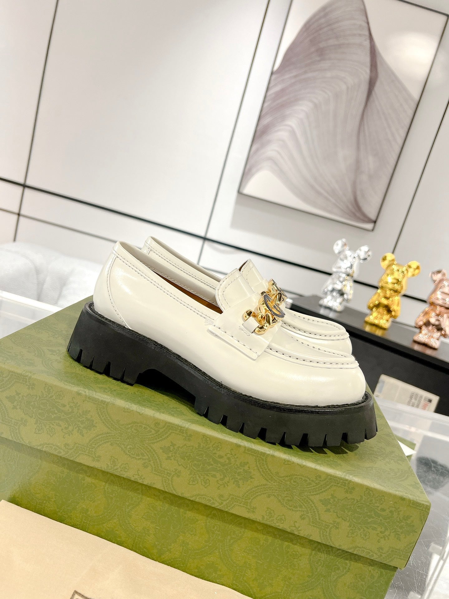 GUCCI LOAFER WITH  CHAINS WHITE CALFSKIN