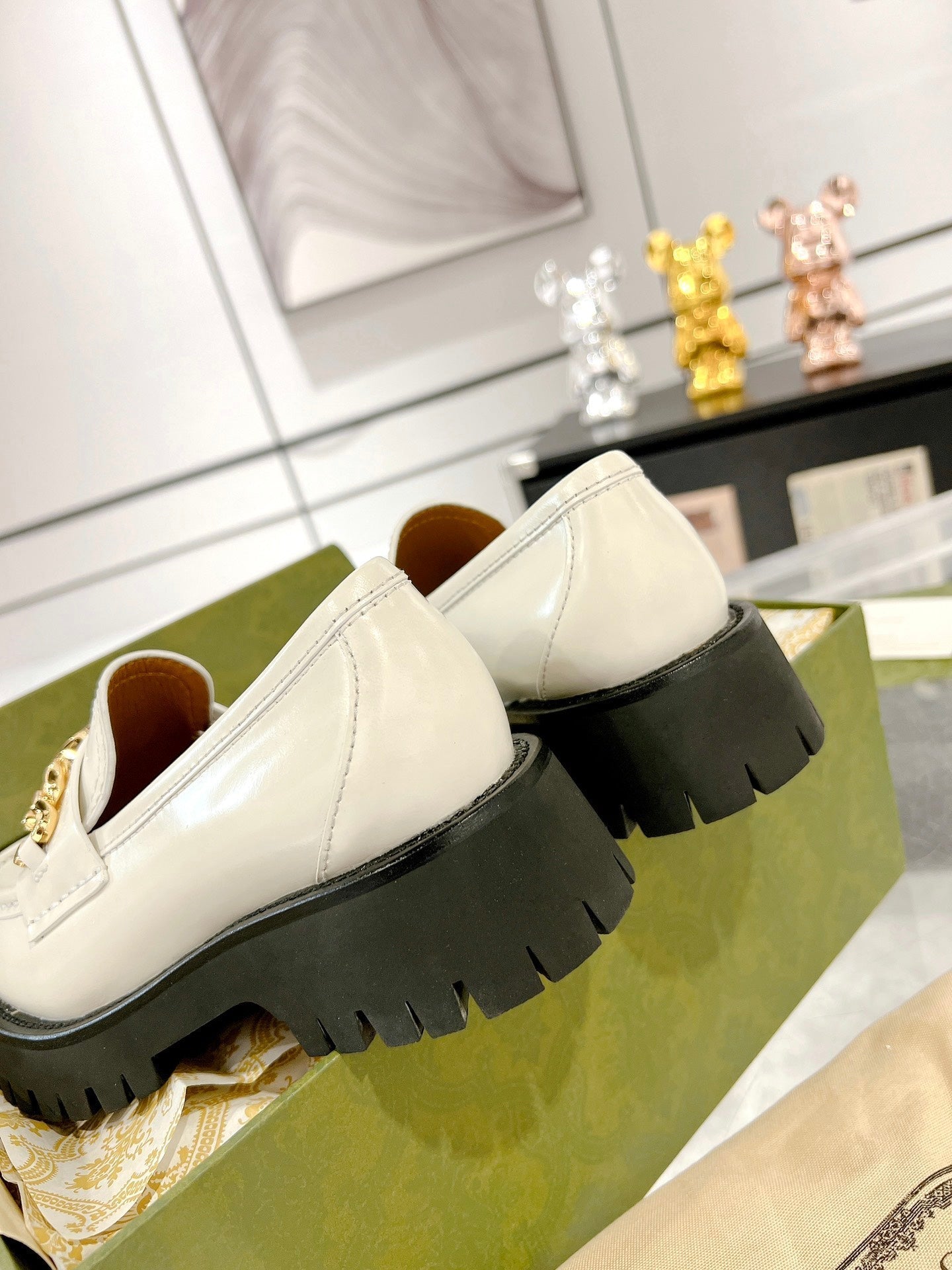 GUCCI LOAFER WITH  CHAINS WHITE CALFSKIN