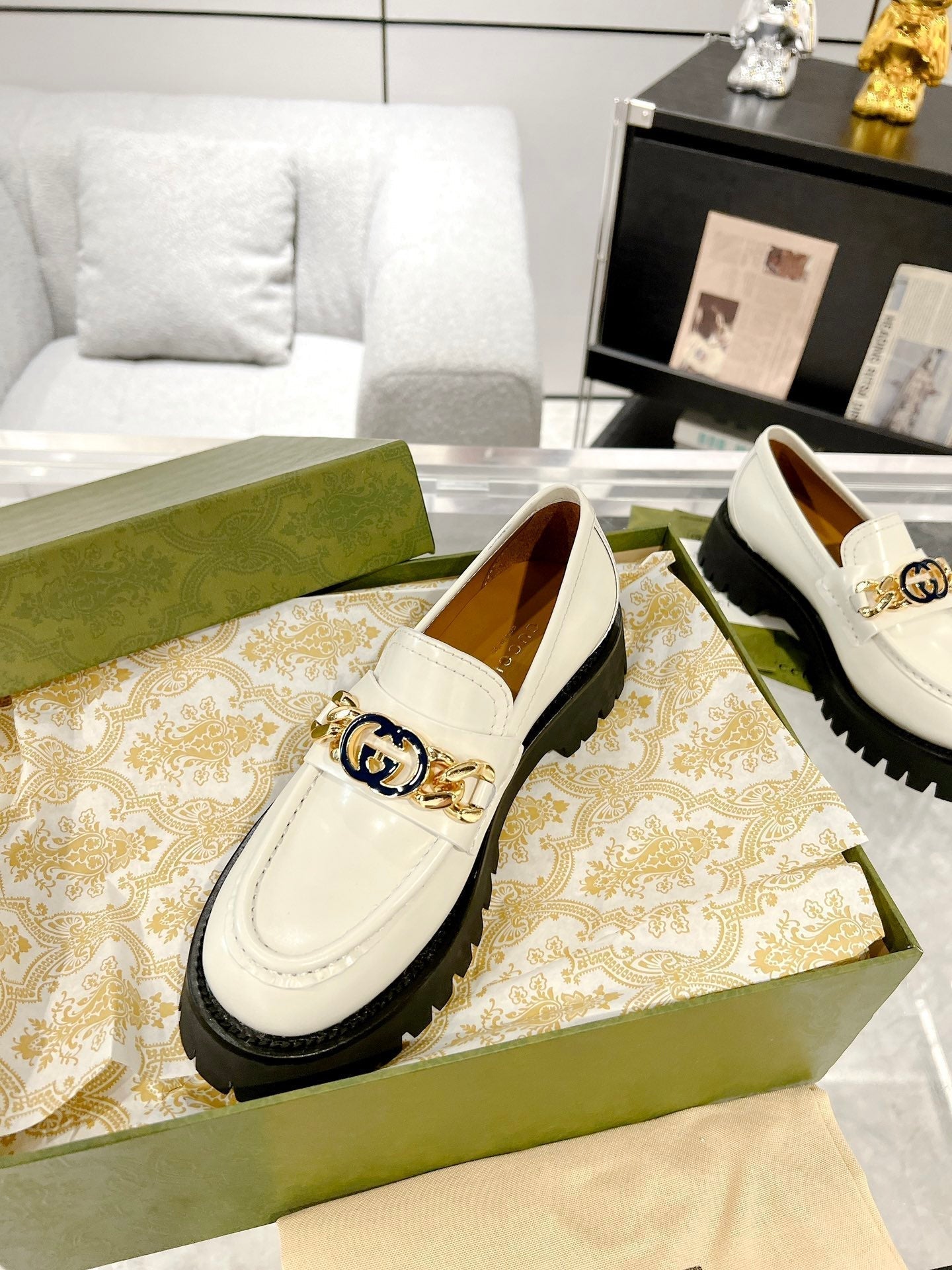 GUCCI LOAFER WITH  CHAINS WHITE CALFSKIN