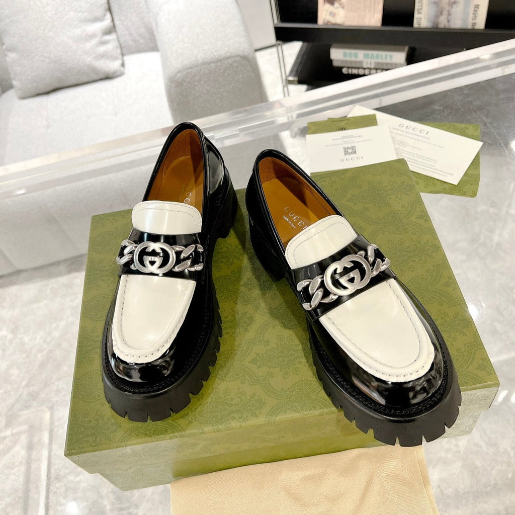 GUCCI LOAFER WITH  CHAINS GLOSSY BLACK AND WHITE CALFSKIN