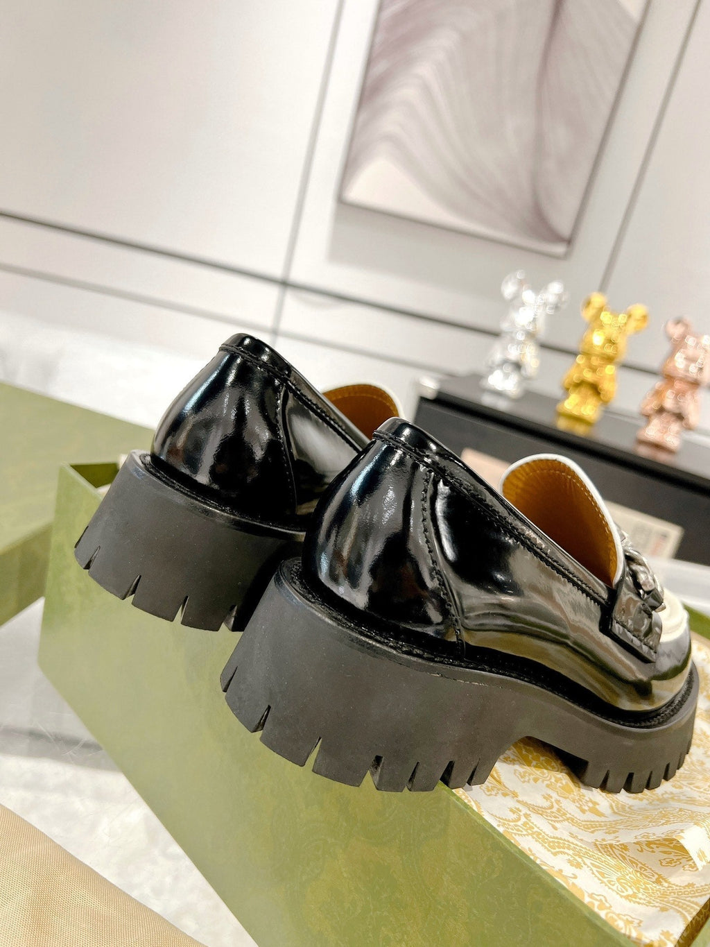 GUCCI LOAFER WITH  CHAINS GLOSSY BLACK AND WHITE CALFSKIN