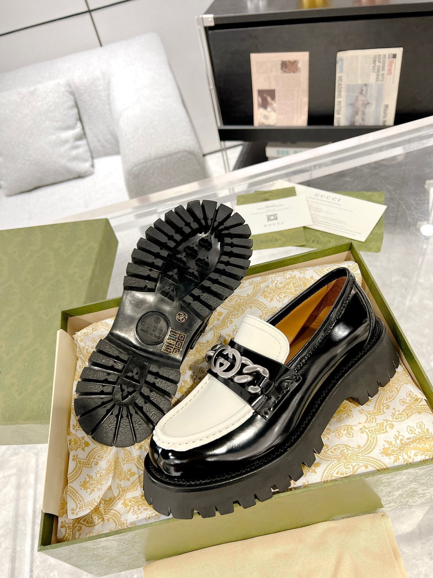 GUCCI LOAFER WITH  CHAINS GLOSSY BLACK AND WHITE CALFSKIN