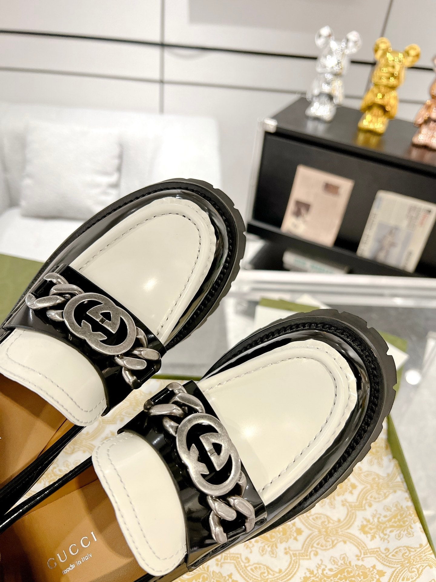 GUCCI LOAFER WITH  CHAINS GLOSSY BLACK AND WHITE CALFSKIN
