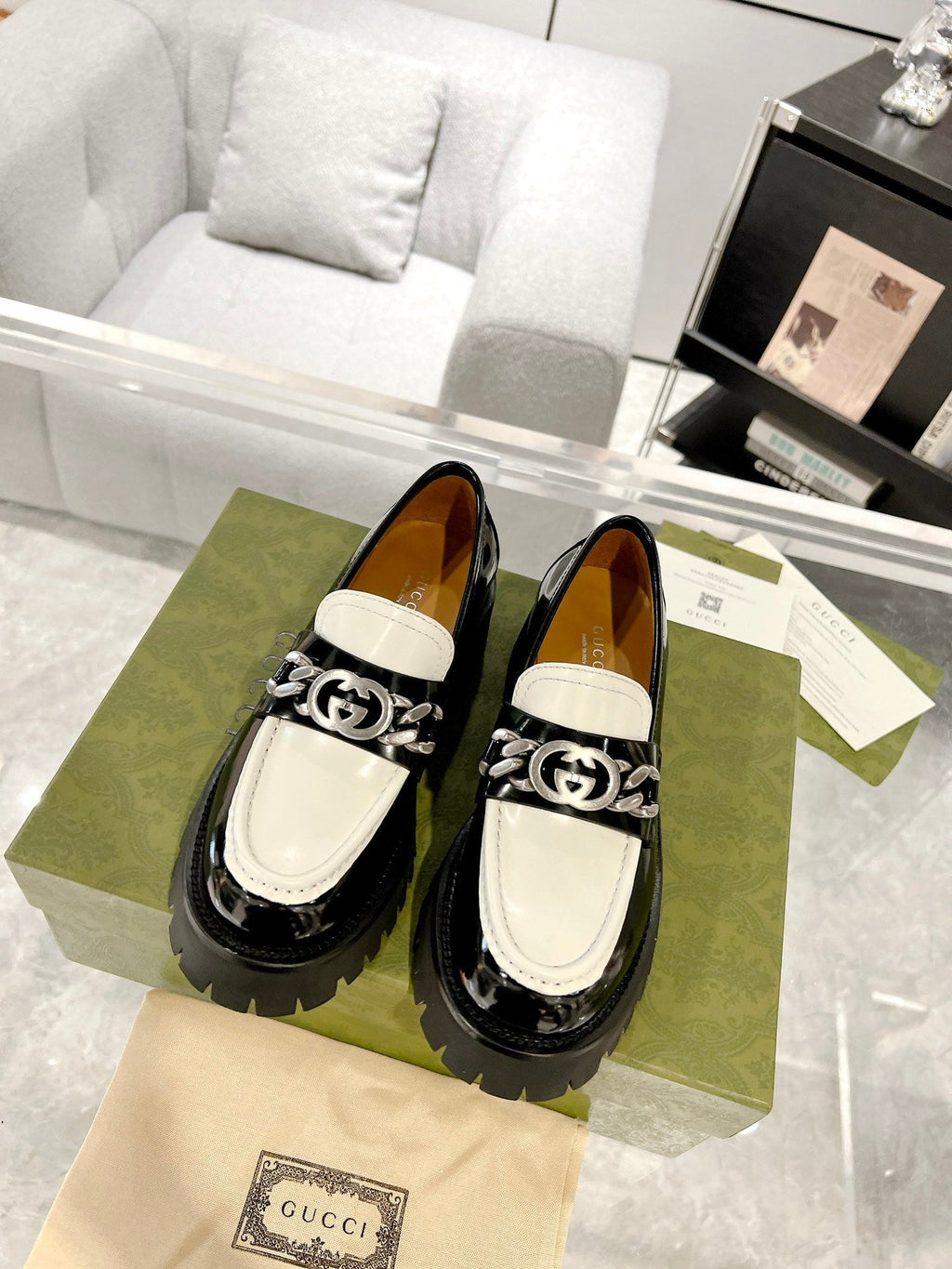 GUCCI LOAFER WITH  CHAINS GLOSSY BLACK AND WHITE CALFSKIN