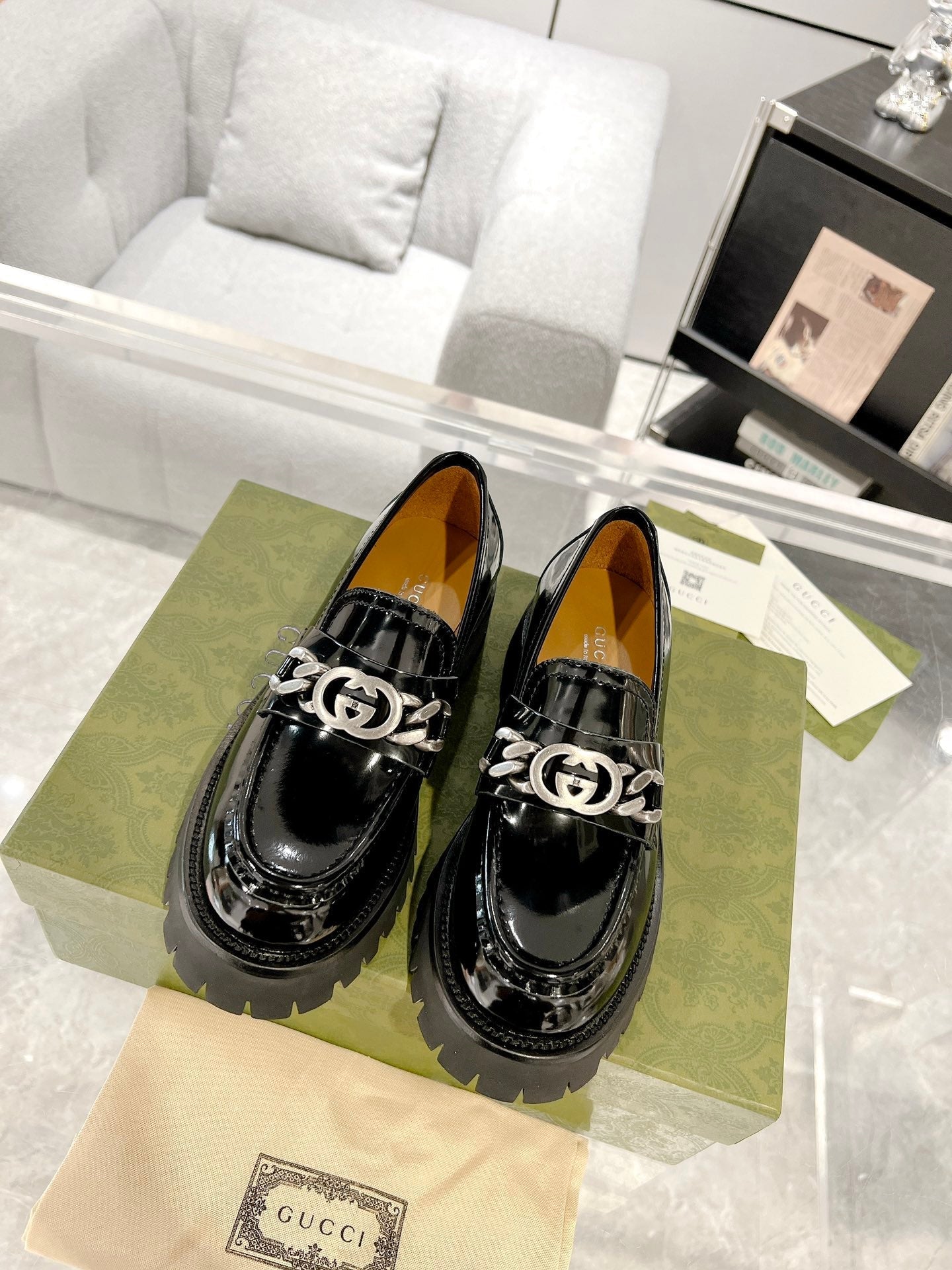 GUCCI LOAFER WITH  CHAINS GLOSSY BLACK CALFSKIN