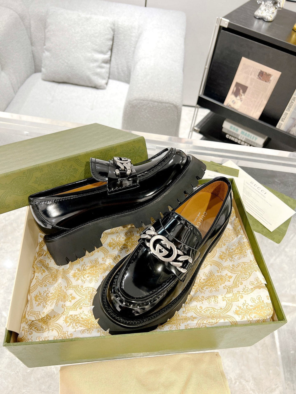 GUCCI LOAFER WITH  CHAINS GLOSSY BLACK CALFSKIN