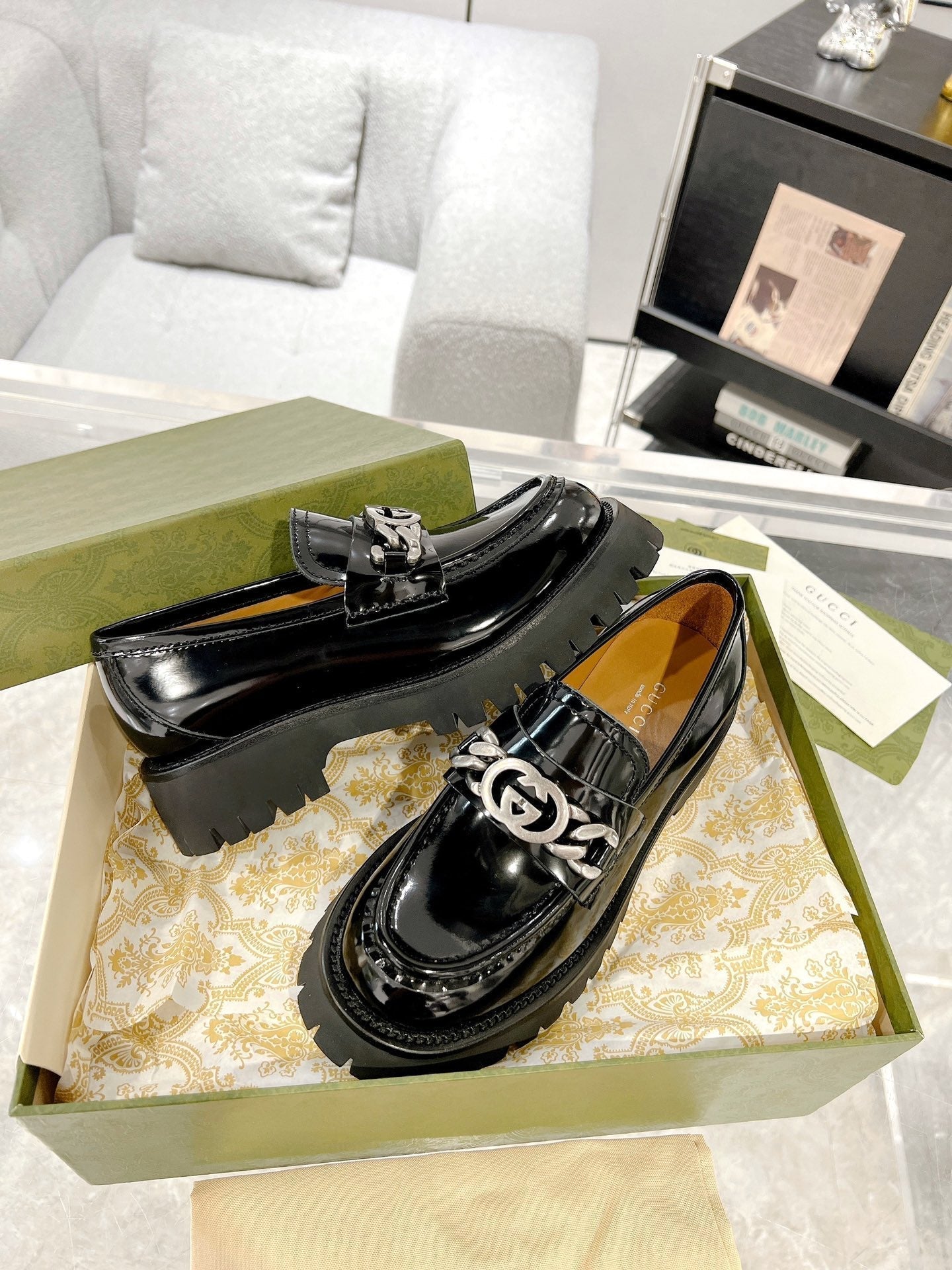 GUCCI LOAFER WITH  CHAINS GLOSSY BLACK CALFSKIN