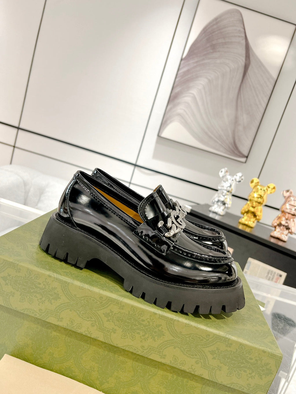 GUCCI LOAFER WITH  CHAINS GLOSSY BLACK CALFSKIN