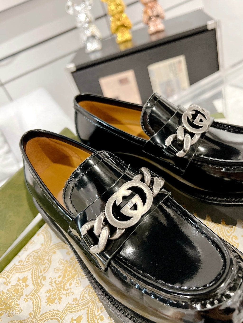GUCCI LOAFER WITH  CHAINS GLOSSY BLACK CALFSKIN