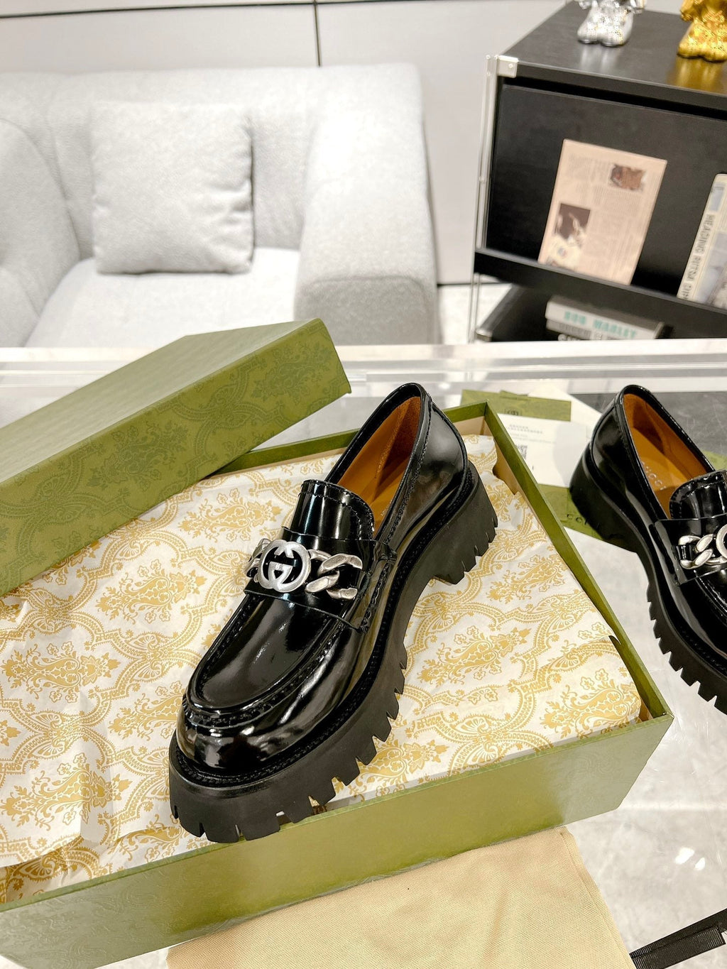 GUCCI LOAFER WITH  CHAINS GLOSSY BLACK CALFSKIN