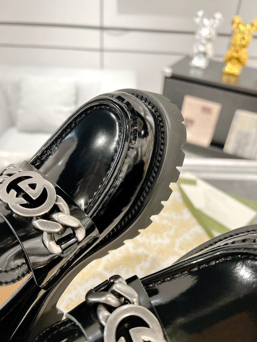 GUCCI LOAFER WITH  CHAINS GLOSSY BLACK CALFSKIN