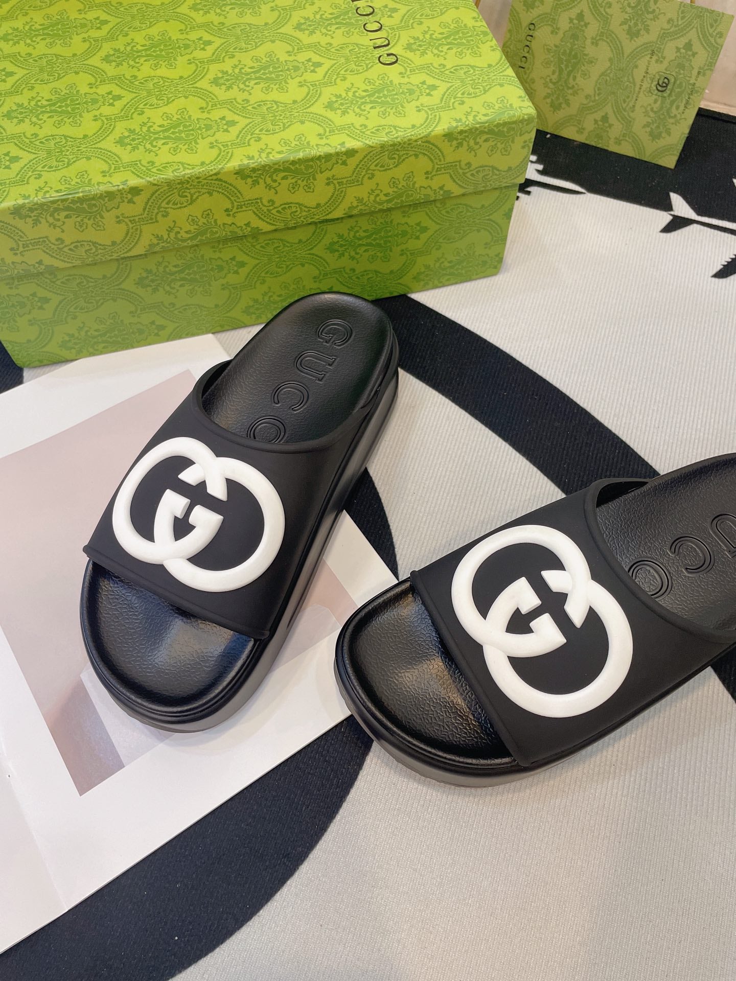 GUCCI INTERLOCKING G SLIDE SANDAL IN BLACK IMPORTED TPU