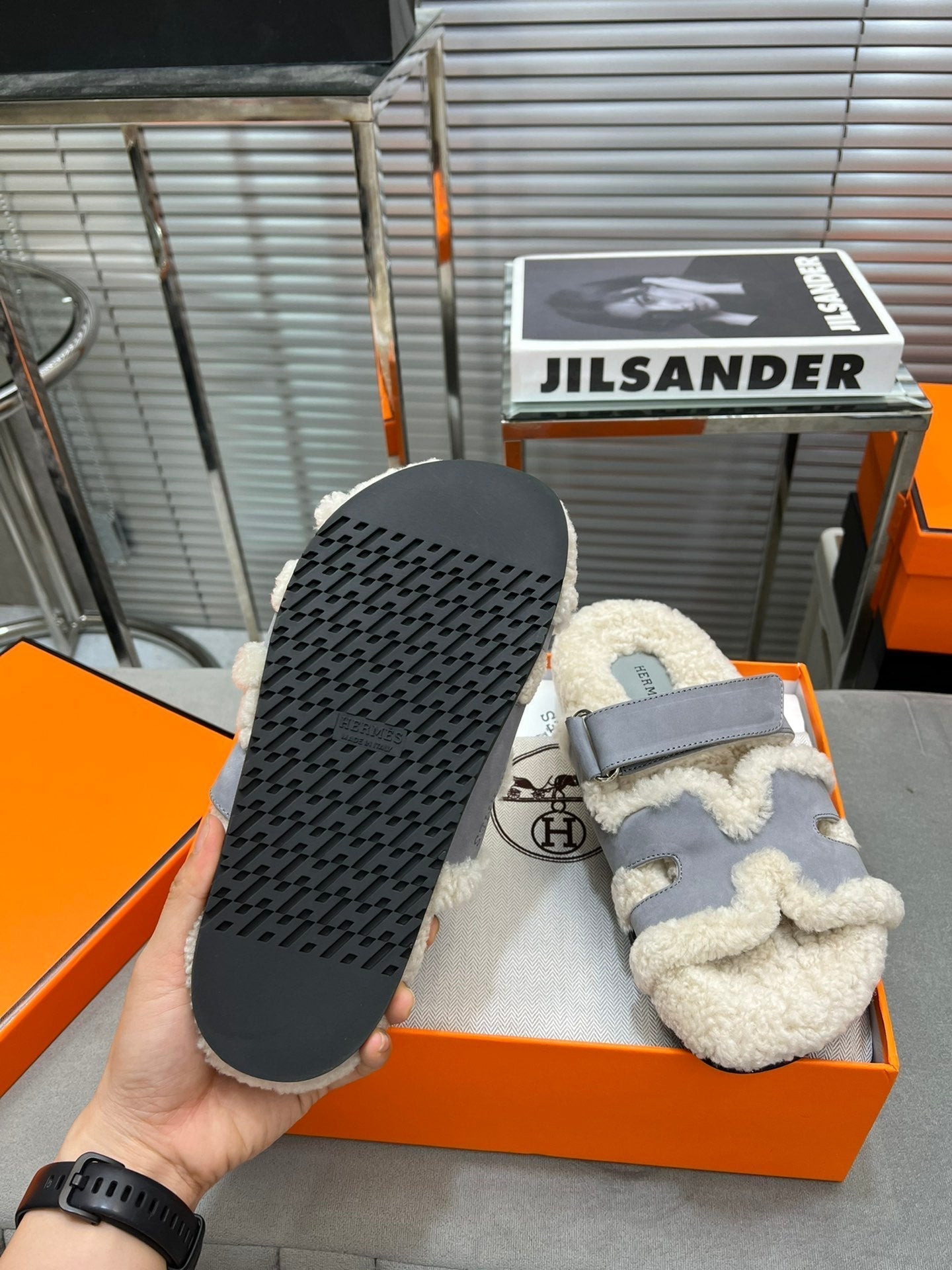 HERMES CHYPRE SLIPPERS IN BEIGE LAMB WOOL AND COOL GRAY SUEDE