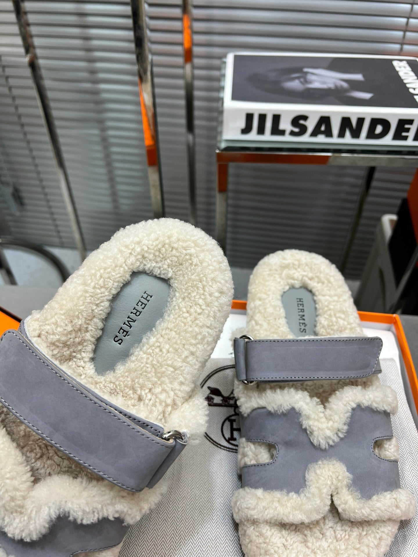 HERMES CHYPRE SLIPPERS IN BEIGE LAMB WOOL AND COOL GRAY SUEDE