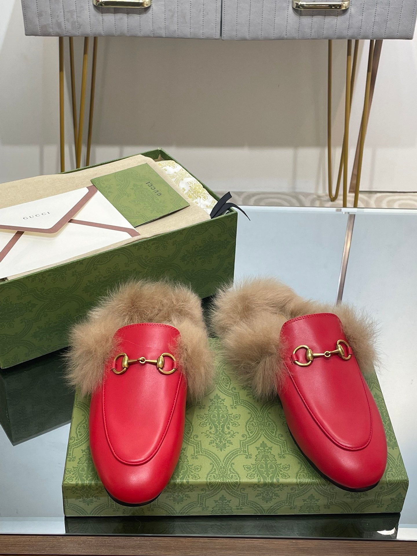 GUCCI HORSEBIT MULE IN CHERRY RED CALFSKIN AND LAMB WOOL LINING